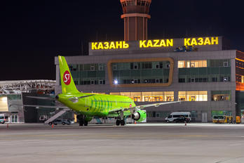 VP-BTT - S7 Airlines Airbus A319