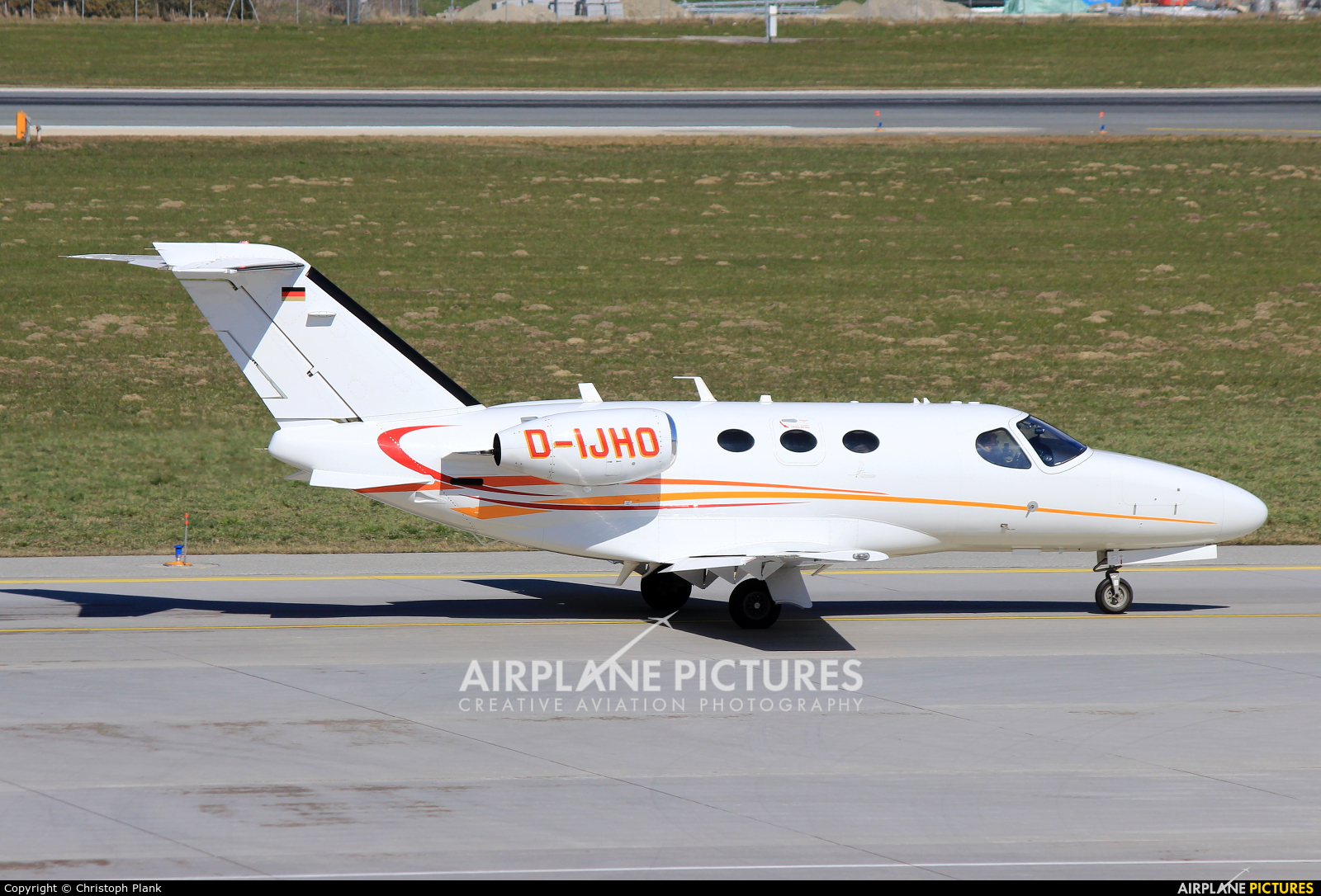 Private D-IJHO aircraft at Innsbruck