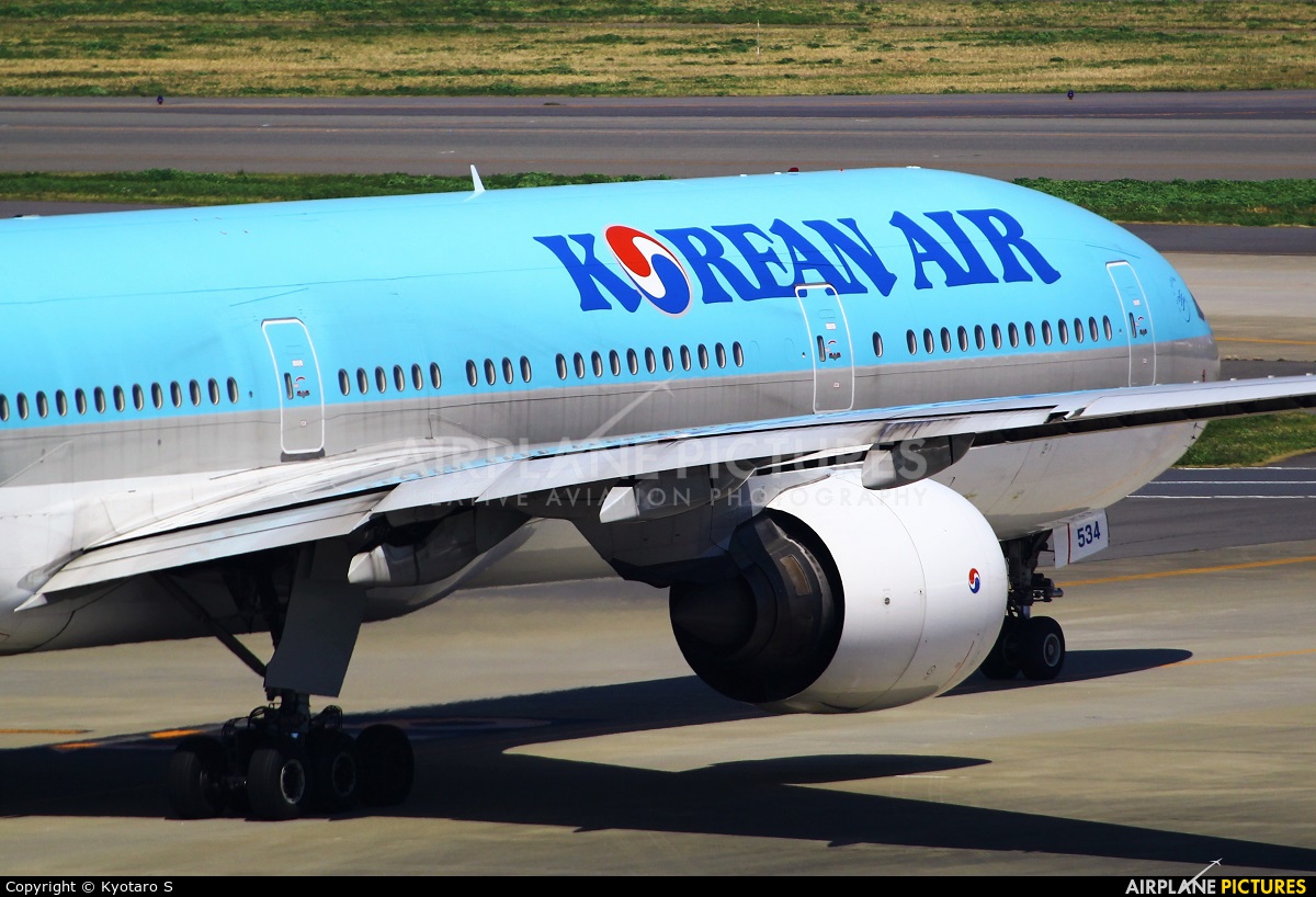 Korean Air HL7534 aircraft at Tokyo - Haneda Intl