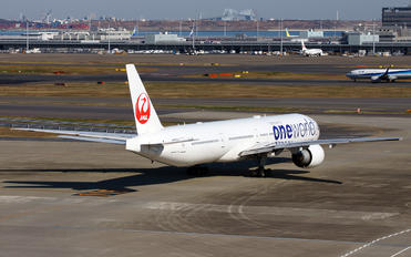 JA732J - JAL - Japan Airlines Boeing 777-300ER