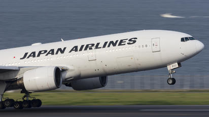 JA8977 - JAL - Japan Airlines Boeing 777-200