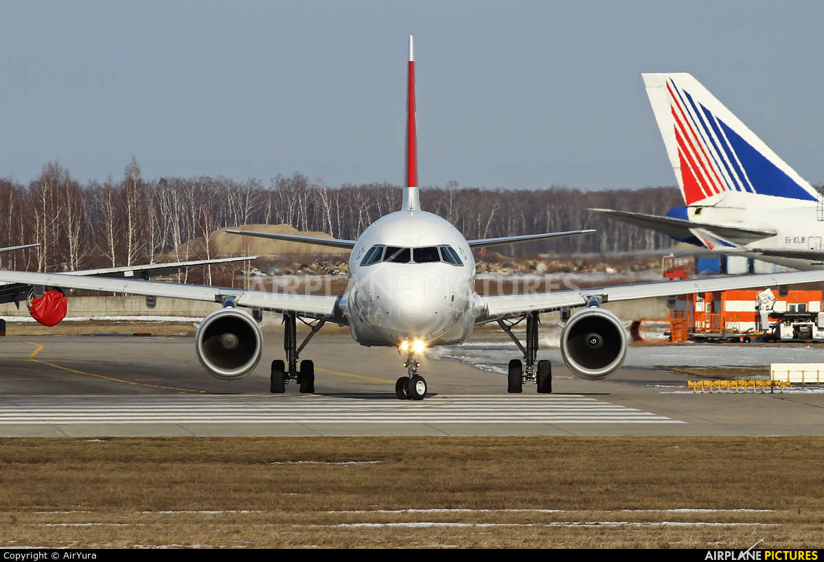 Swiss HB-IPT aircraft at Moscow - Domodedovo