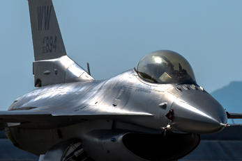 92883 - USA - Air Force General Dynamics F-16CJ Fighting Falcon