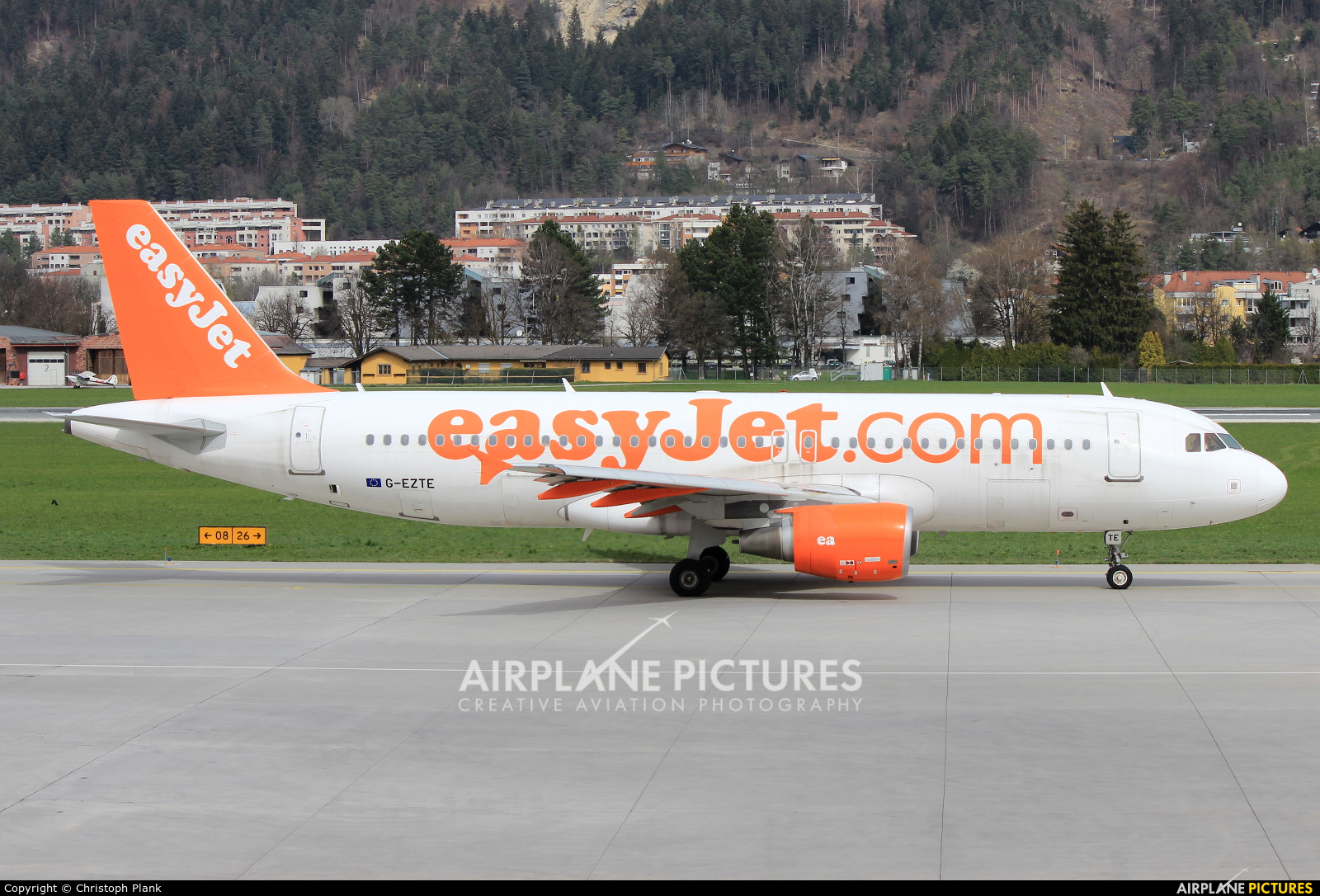 easyJet G-EZTE aircraft at Innsbruck