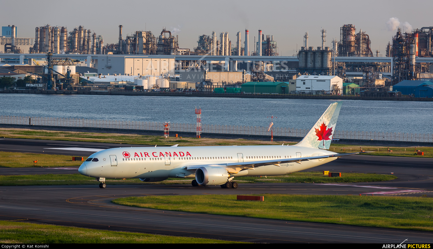 Air Canada C-FGDZ aircraft at Tokyo - Haneda Intl