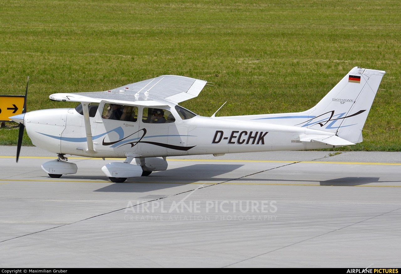 Private D-ECHK aircraft at Innsbruck