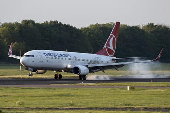 TC-JGI - Turkish Airlines Boeing 737-800