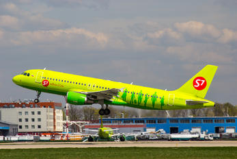 VP-BCP - S7 Airlines Airbus A320