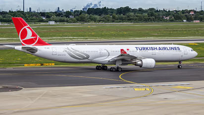 TC-JOJ - Turkish Airlines Airbus A330-300