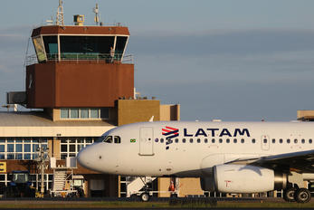PT-TME - LATAM Airbus A319