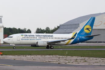 UR-GAH - Ukraine International Airlines Boeing 737-300