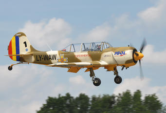 LY-WAW - Aerobatic Yakkers Yakovlev Yak-52TW