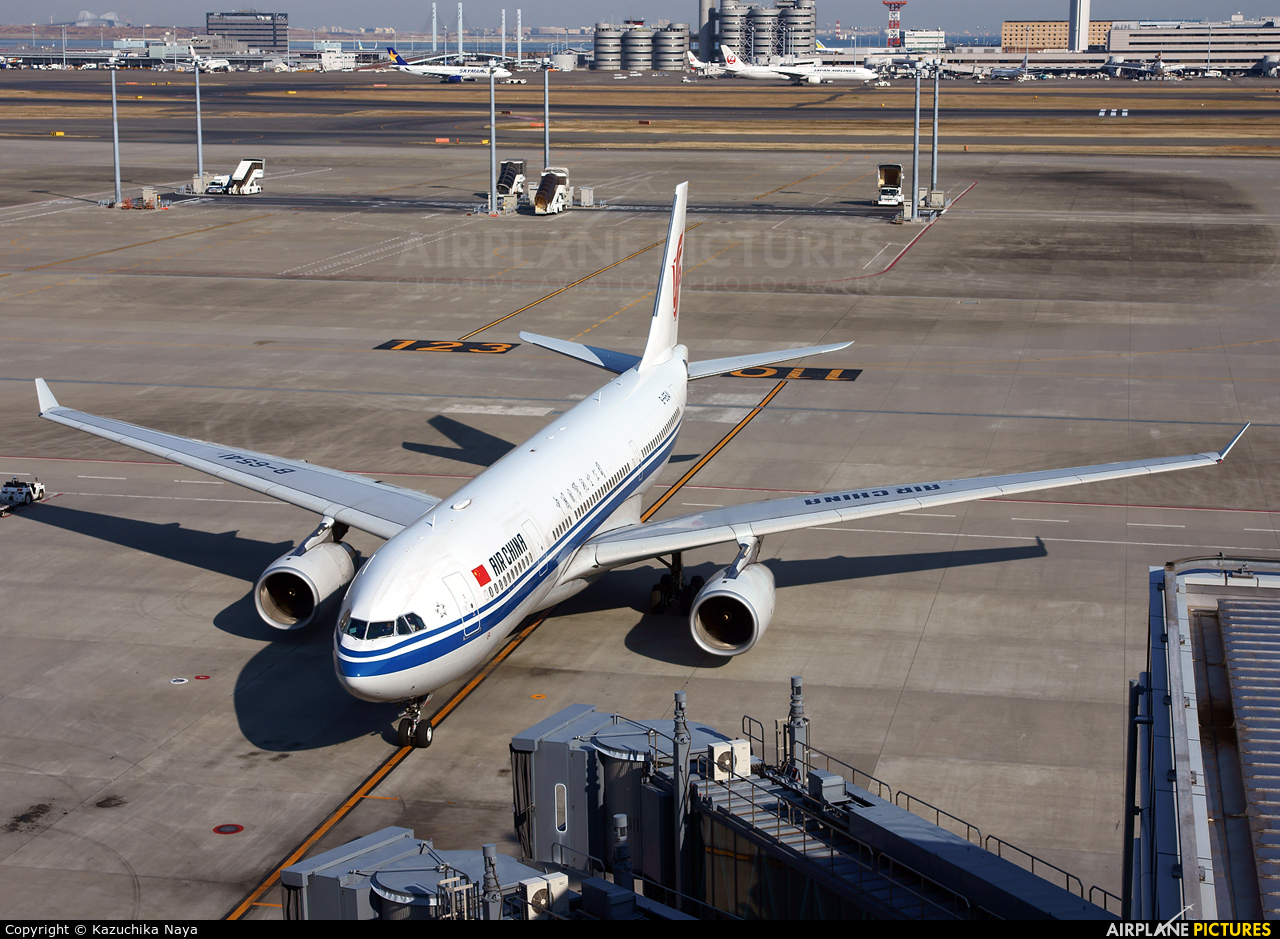 Air China B-6541 aircraft at Tokyo - Haneda Intl