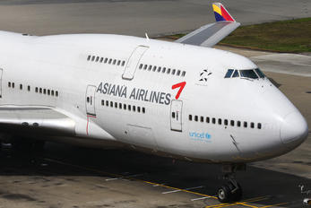 HL7421 - Asiana Airlines Boeing 747-400