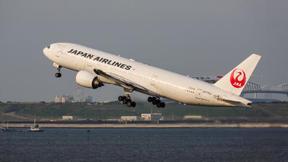 JA772J - JAL - Japan Airlines Boeing 777-200
