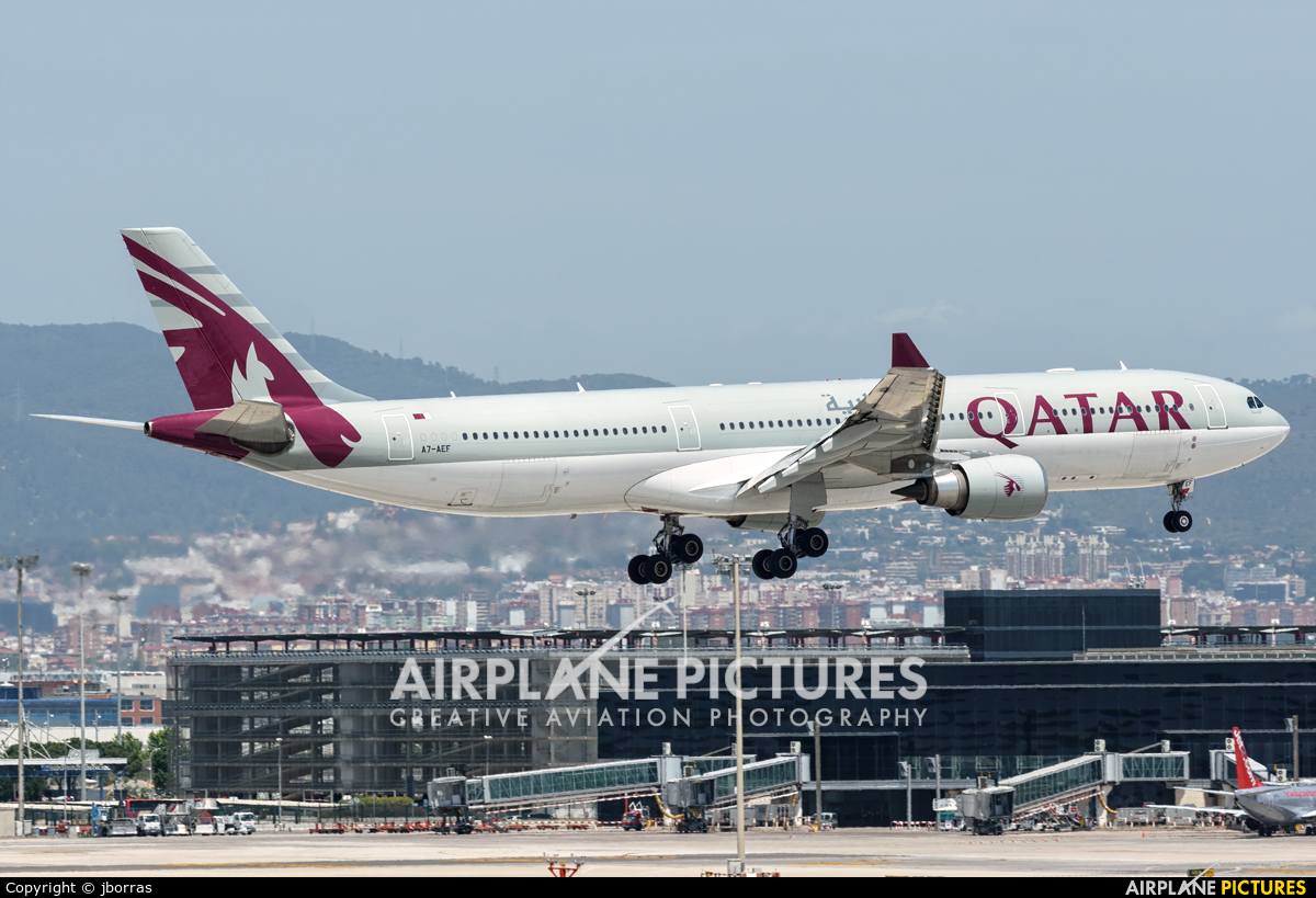 Qatar Airways A7-AEF aircraft at Barcelona - El Prat