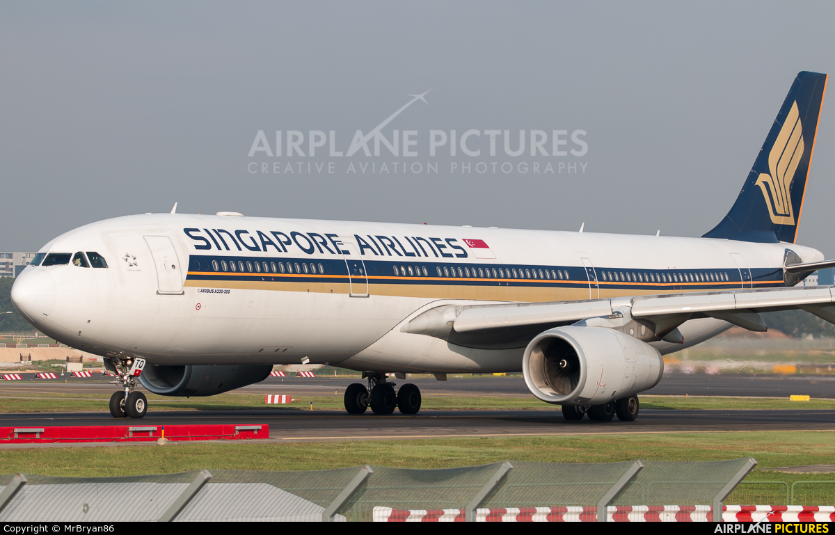 Singapore Airlines 9V-STQ aircraft at Singapore - Changi