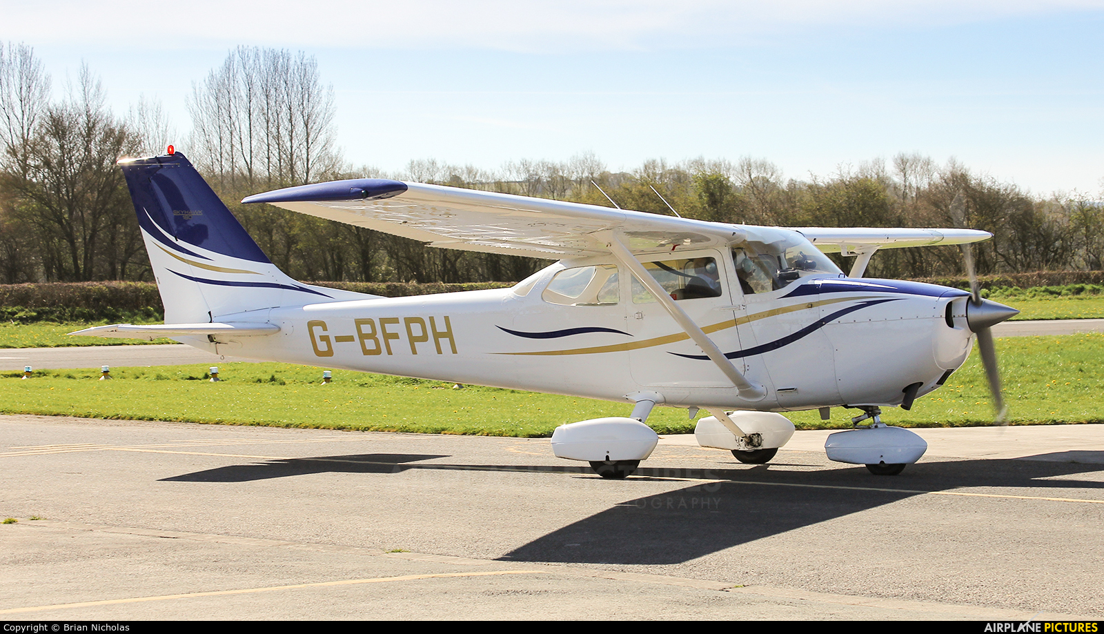 Private G-BFPH aircraft at Welshpool