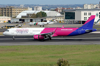 HA-LXA - Wizz Air Airbus A321