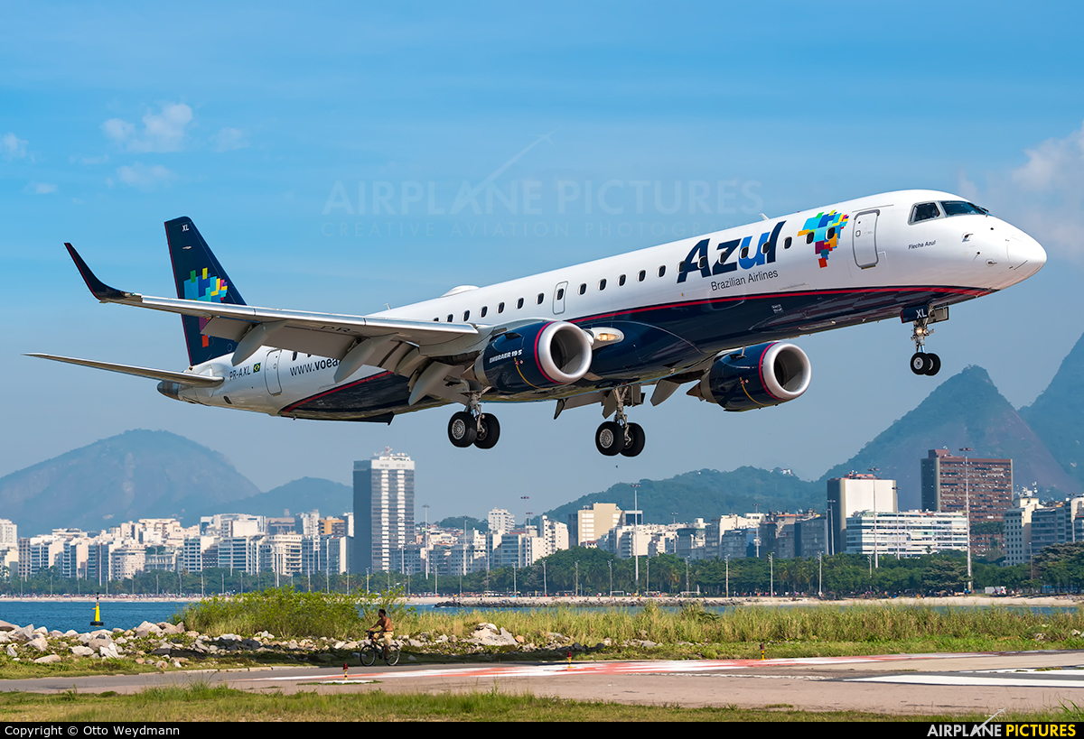 Azul Linhas Aéreas PR-AXL aircraft at Rio de Janeiro - Santos Dumont