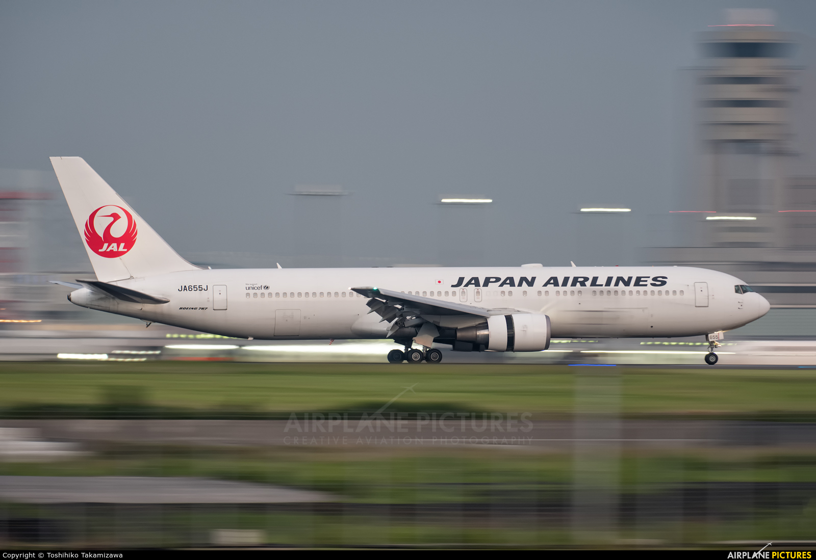 JAL - Japan Airlines JA655J aircraft at Tokyo - Haneda Intl