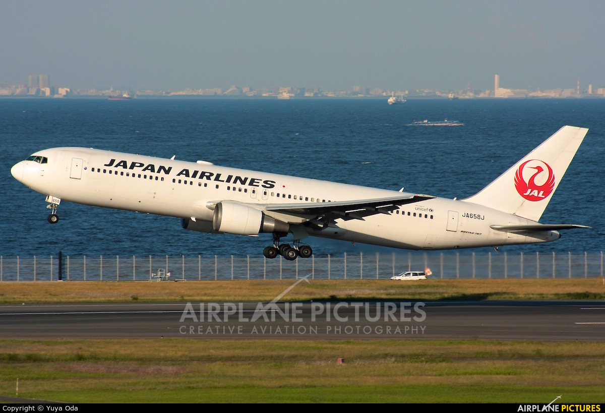 JAL - Japan Airlines JA658J aircraft at Tokyo - Haneda Intl