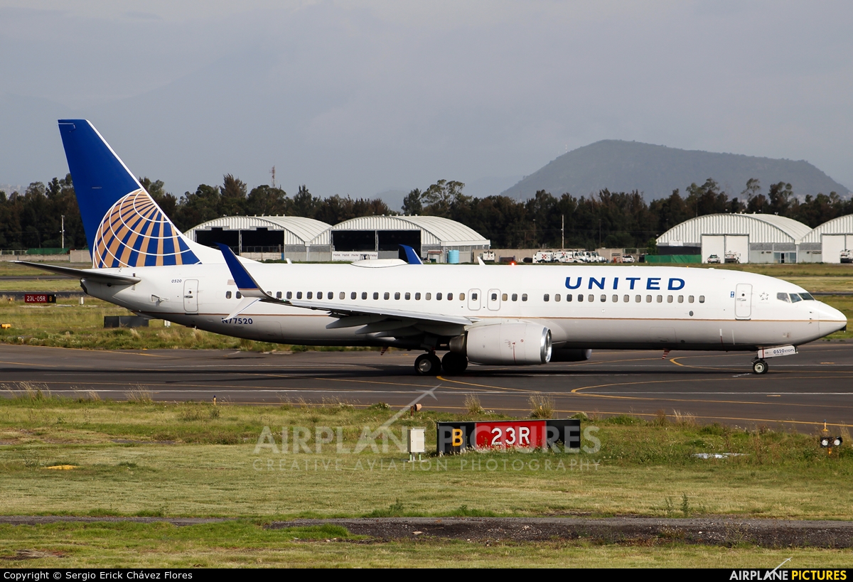United Airlines N77520 aircraft at Mexico City - Licenciado Benito Juarez Intl