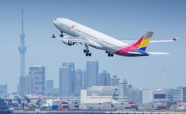 HL7741 - Asiana Airlines Airbus A330-300