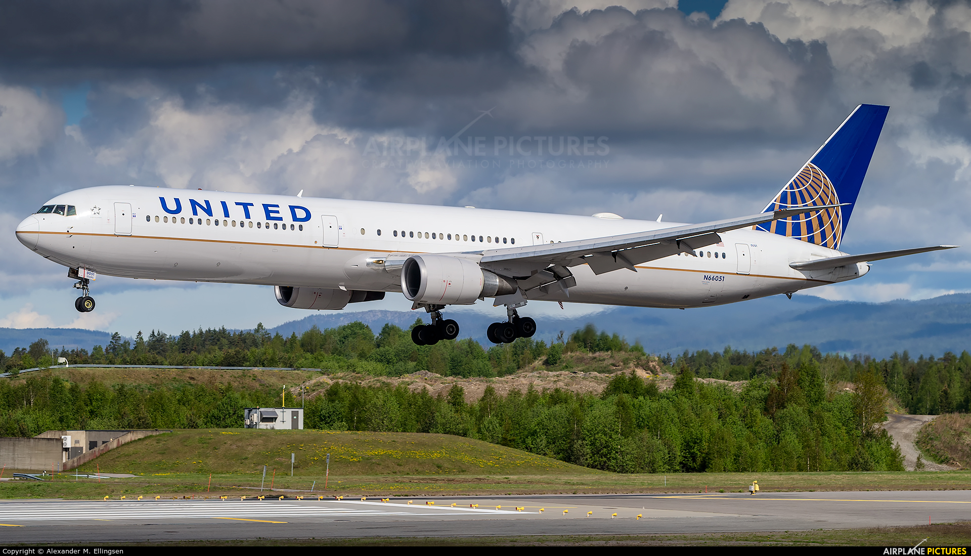 United Airlines N66051 aircraft at Oslo - Gardermoen