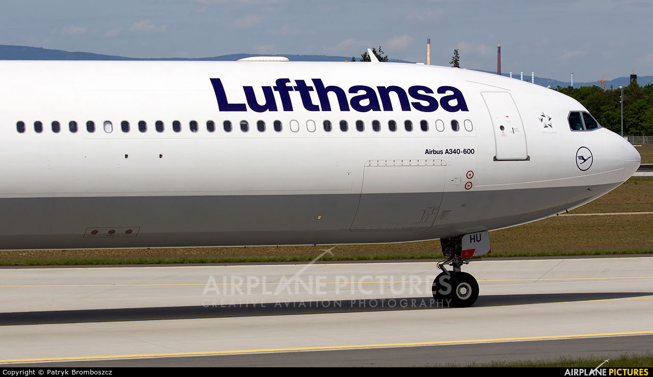 Lufthansa D-AIHU aircraft at Frankfurt