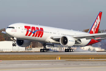 PT-MUB - TAM Boeing 777-300ER