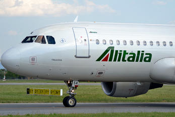 EI-DSX - Alitalia Airbus A320