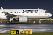 Lufthansa D-AINB image