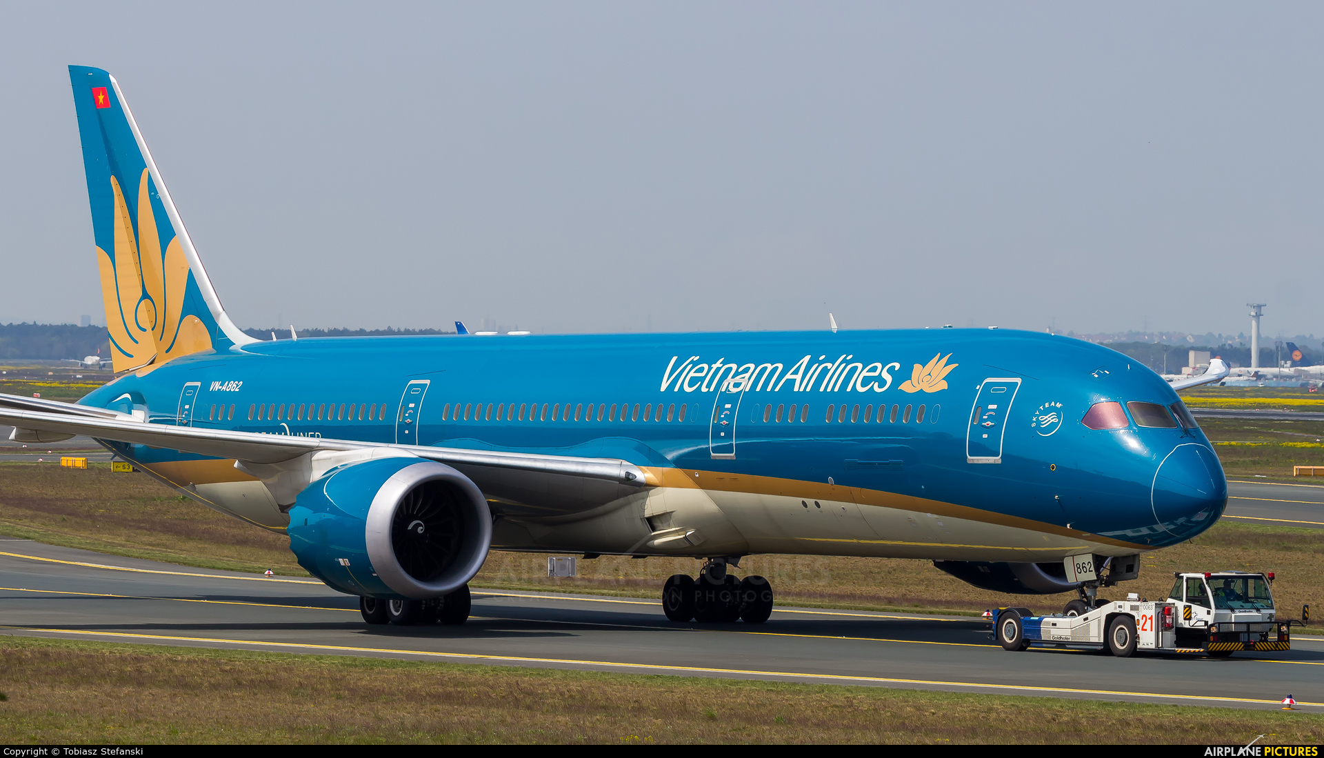 Vietnam Airlines VN-A862 aircraft at Frankfurt