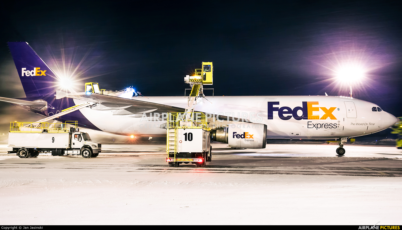FedEx Federal Express N669FE aircraft at Undisclosed location