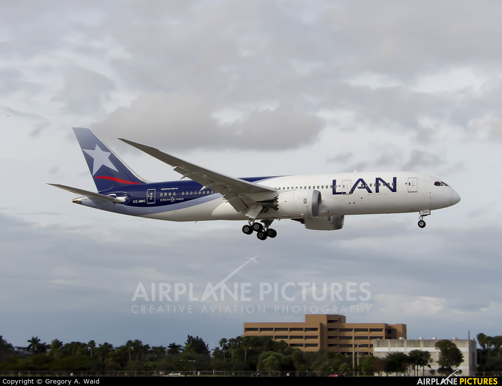 LAN Airlines CC-BBC aircraft at Miami Intl