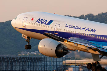 JA714A - ANA - All Nippon Airways Boeing 777-200
