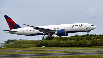 N702DN - Delta Air Lines Boeing 777-200LR