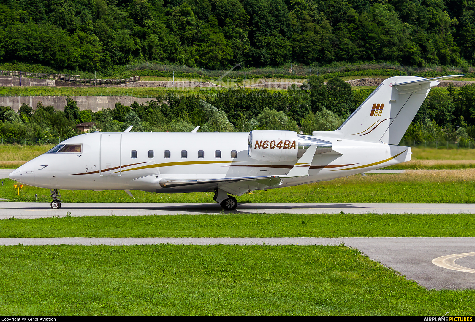 Private N604BA aircraft at Lugano - Agno