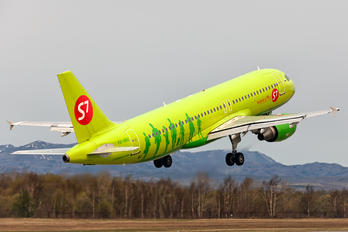 VQ-BRC - S7 Airlines Airbus A320