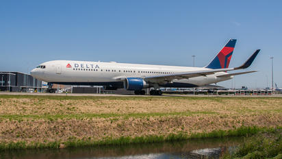 N181DN - Delta Air Lines Boeing 767-300ER