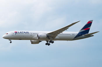 CC-BGA - LATAM Boeing 787-9 Dreamliner