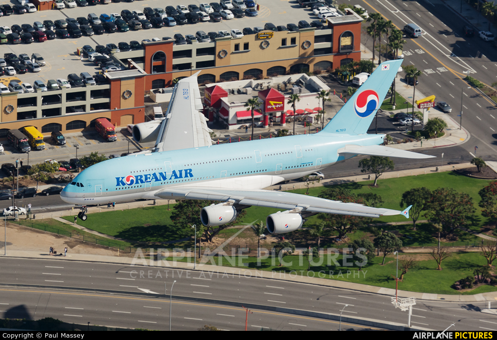Korean Air HL7613 aircraft at Los Angeles Intl