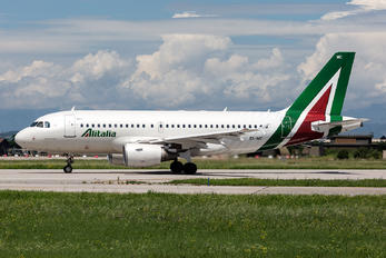 EI-IMC - Alitalia Airbus A319