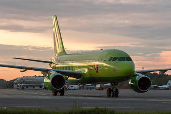 VQ-BQW - S7 Airlines Airbus A319
