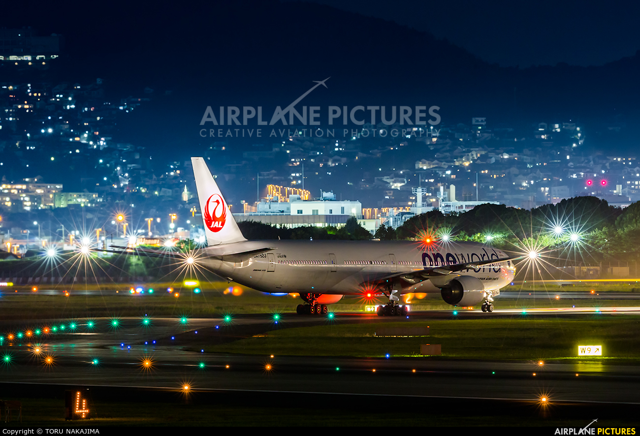 JAL - Japan Airlines JA752J aircraft at Osaka - Itami Intl