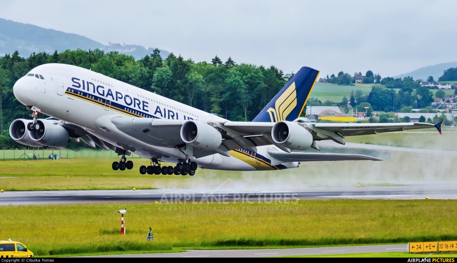 Singapore Airlines 9V-SKH aircraft at Zurich