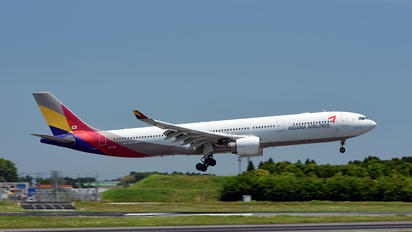 HL7740 - Asiana Airlines Airbus A330-300