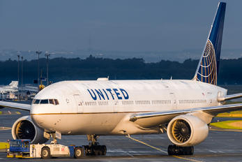 N776UA - United Airlines Boeing 777-200ER