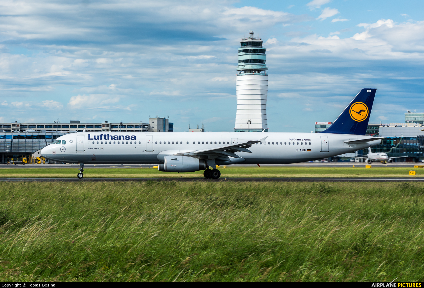 Lufthansa D-AIDU aircraft at Vienna - Schwechat